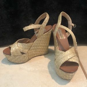 Comfortable tweed heels